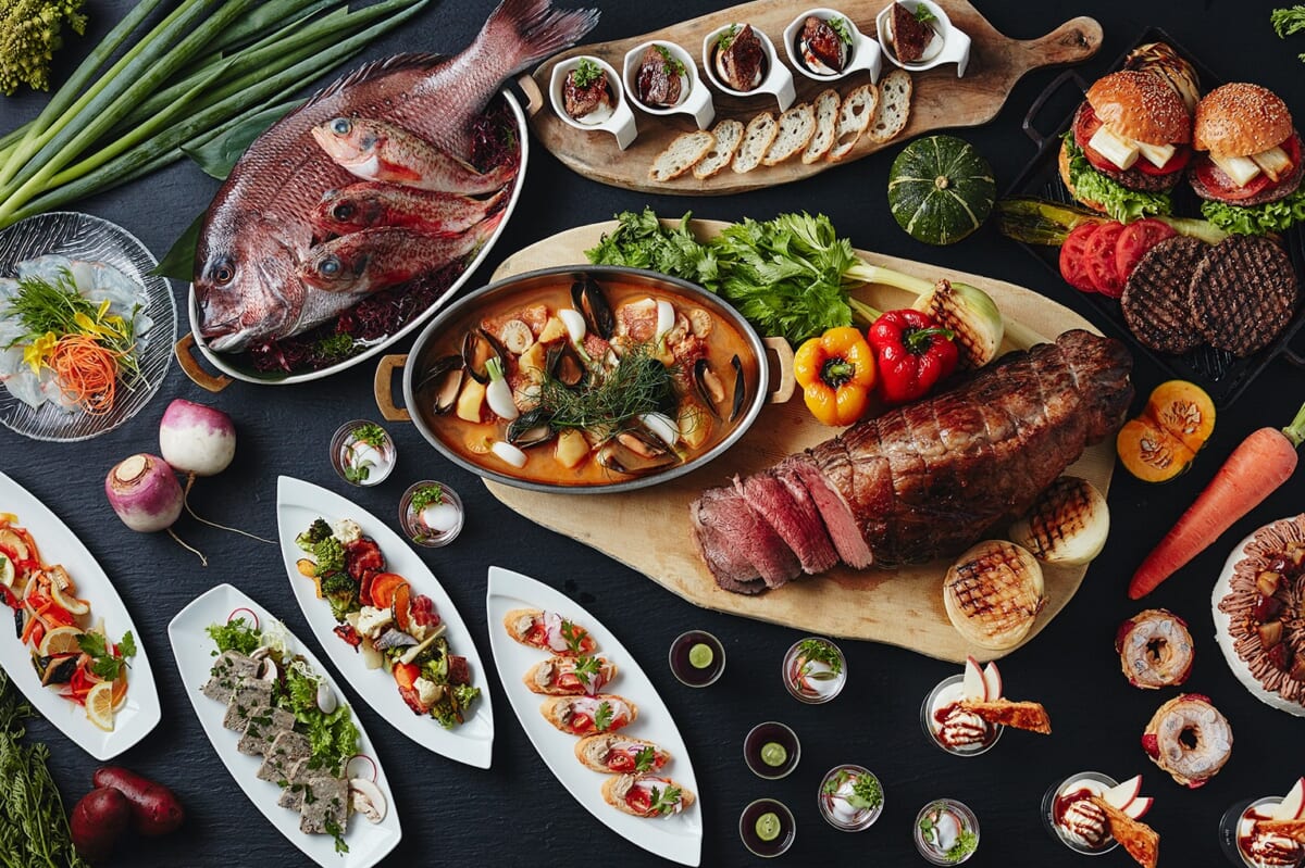 エシカルな食材を使用した料理の数々をブッフェスタイルで楽しむ「ヨコハマ・マルシェ」